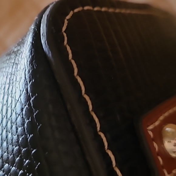 Dooney and Bourke handbag - Picture 6 of 9